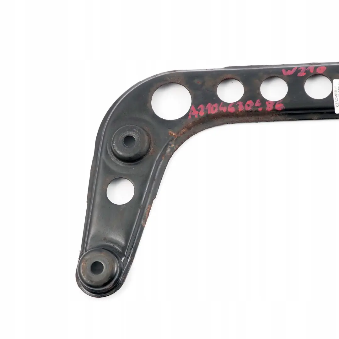 Mocowanie wspornik blacha magla do MERCEDES E W210 o numerze A2104630486 MERCEDES E W210 Mocowanie wspornik blacha magla - SKU A2104630486 - Numer Części A2104630486