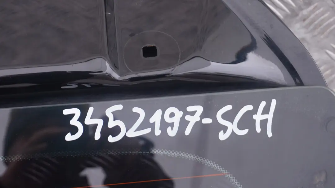 Klapa bagażnika tył schwarz II do BMW E83 X3 o numerze 3452197 BMW E83 X3 Klapa bagażnika tył schwarz II - SKU 3452197-SCH - Numer Części 3452197