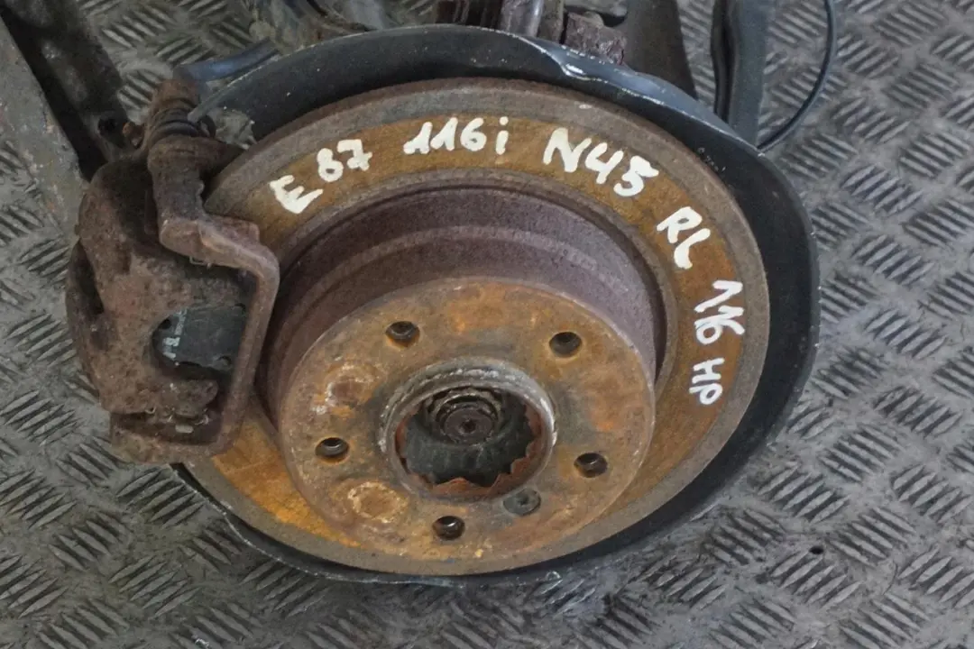 BMW E87 116i N45 Trasera Izquierda Primavera Strut Pierna Freno Suspension Hub - SKU 6774809-7 - Número de pieza 6774809
