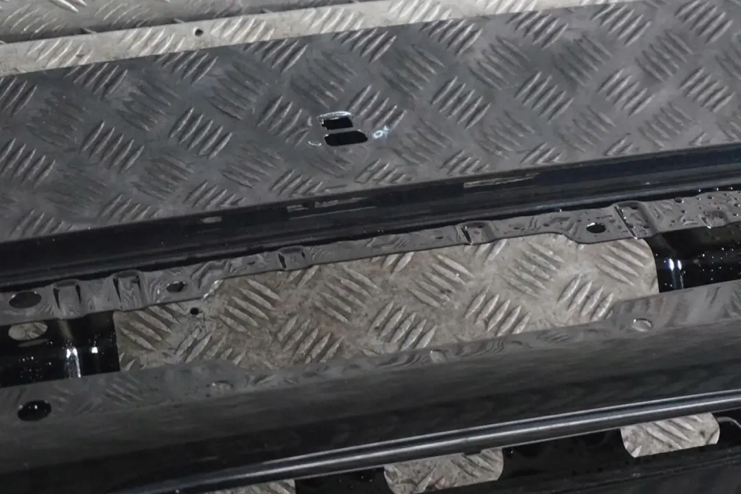 Klapa tylna Midnight Black do MINI Roadster R59 o numerze 2759117 MINI Roadster R59 Klapa tylna Midnight Black - SKU 2759117-MNB - Numer Części 2759117