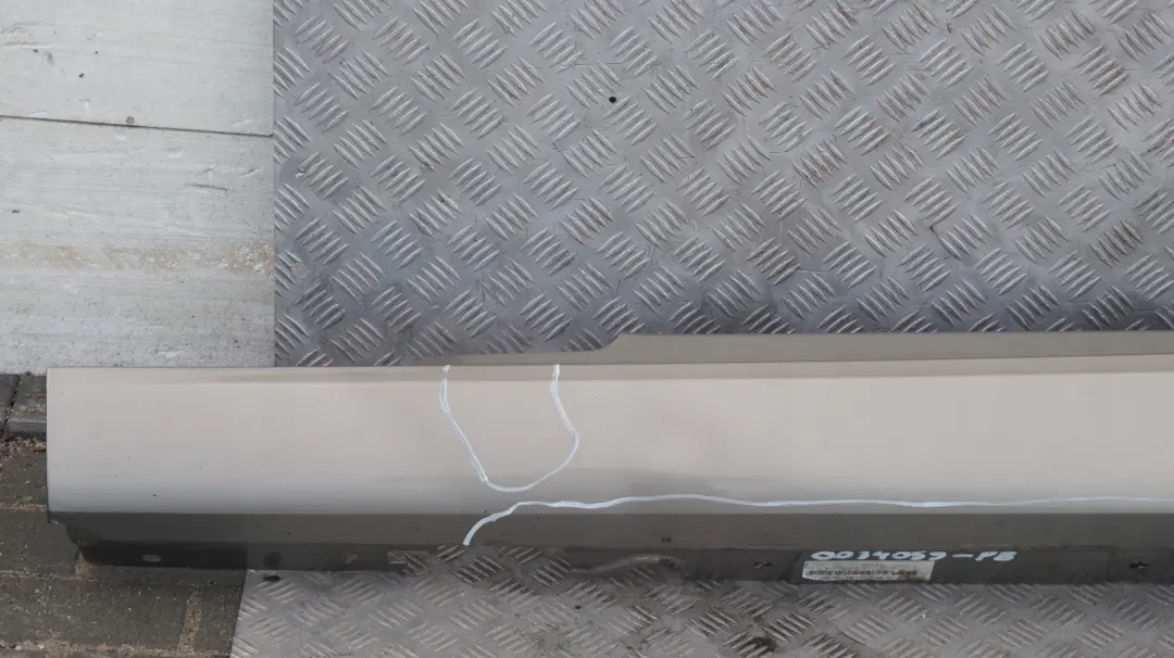 Listello Portiera Linksplatinbronze Bronzo - A53 5177 per BMW E92 E93 con numero di parte 0034059 BMW E92 E93 Listello Portiera Linksplatinbronze Bronzo - A53 5177 - SKU 0034059-PB - Numero di parte 0034059