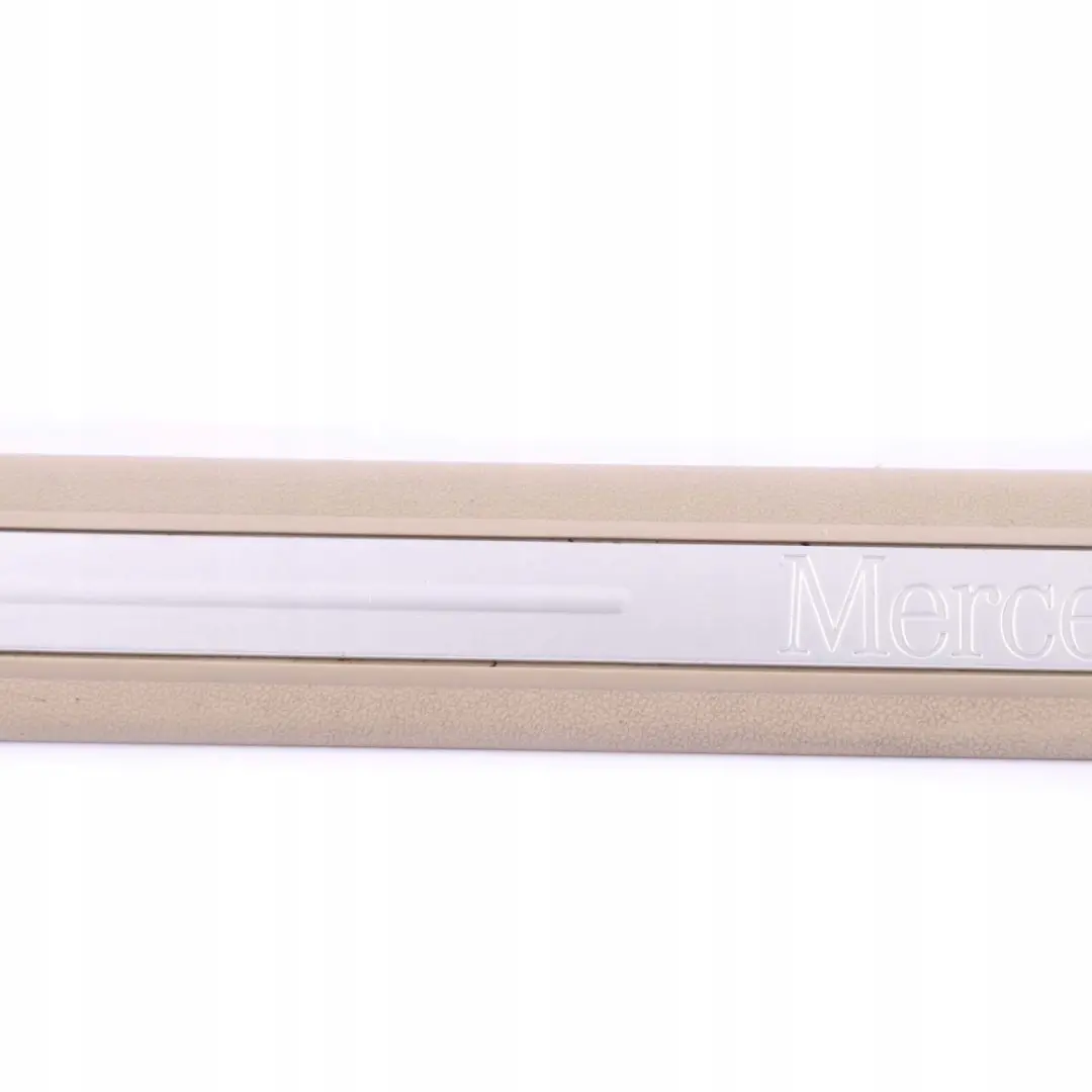 Puerta Delantera Derecha Embellecedor Entrada Liston Beige para Mercedes W169 con número de pieza A1696800074 Mercedes W169 Puerta Delantera Derecha Embellecedor Entrada Liston Beige - SKU A1696800074 - Número de pieza A1696800074