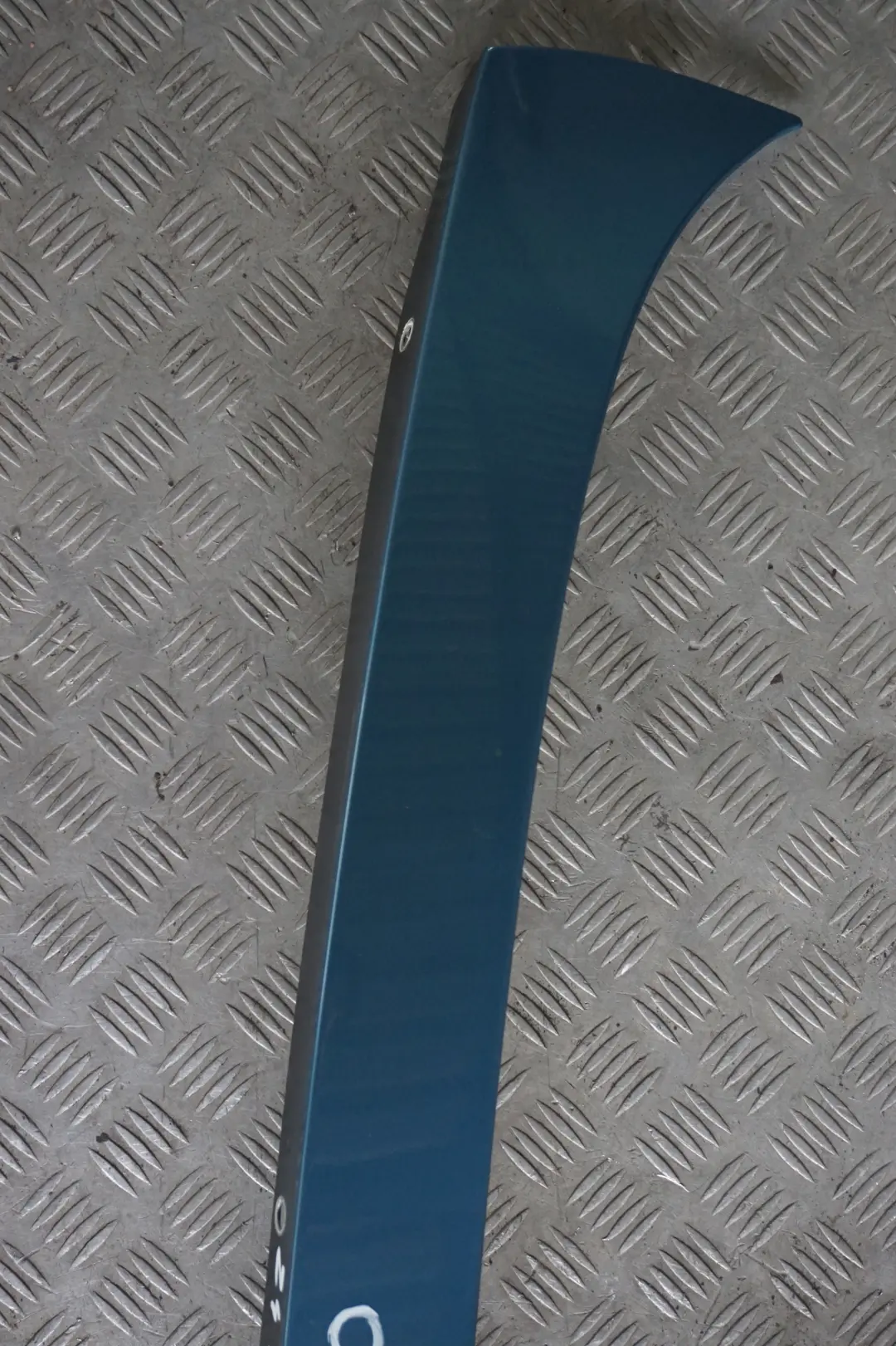 BMW Z4 E85 Copertura Heckfensterrahmen Inferiore Maledivenblau Maldive Blu - SKU 7064703-MAB - Numero di parte 7064703