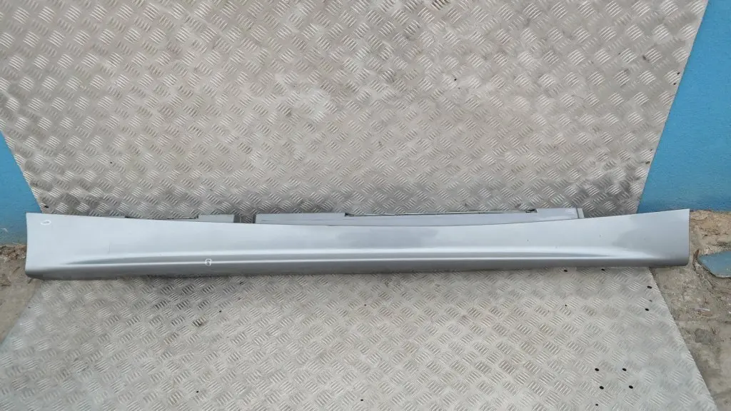 Sill strip side skirt right O/S Quarzblau Blue Metallic A18 to BMW 1 SERIES 11 E87 with Part number 51770032948 BMW 1 SERIES 11 E87 Sill strip side skirt right O/S Quarzblau Blue Metallic A18 - SKU 0032948-QB11 - Part number 51770032948