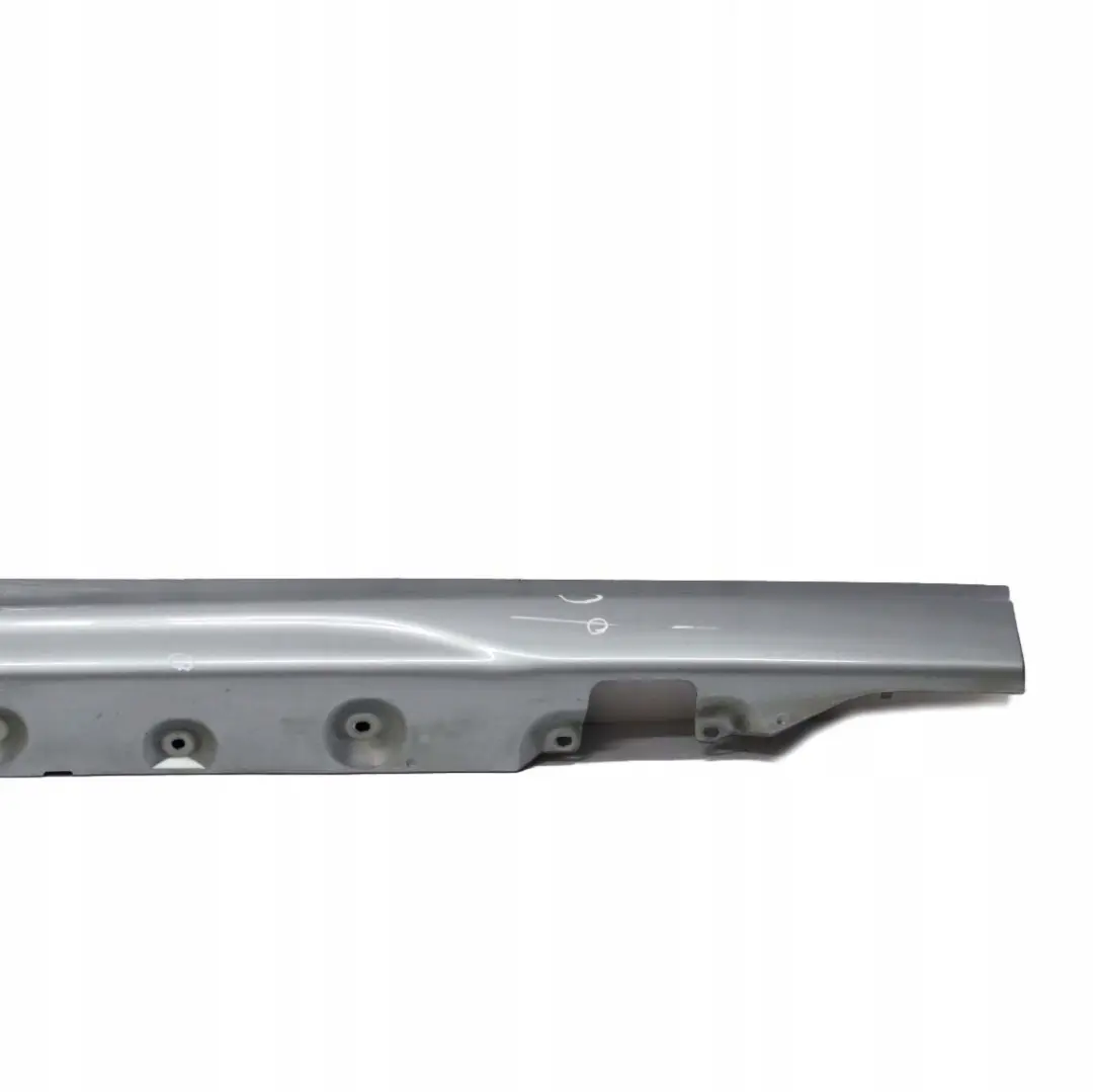 BMW E46 M Sport Faldon lateral izquierdo Panel De patada Silbergrau Gris - A08 - SKU 0002126-SBG - Número de pieza 0002126