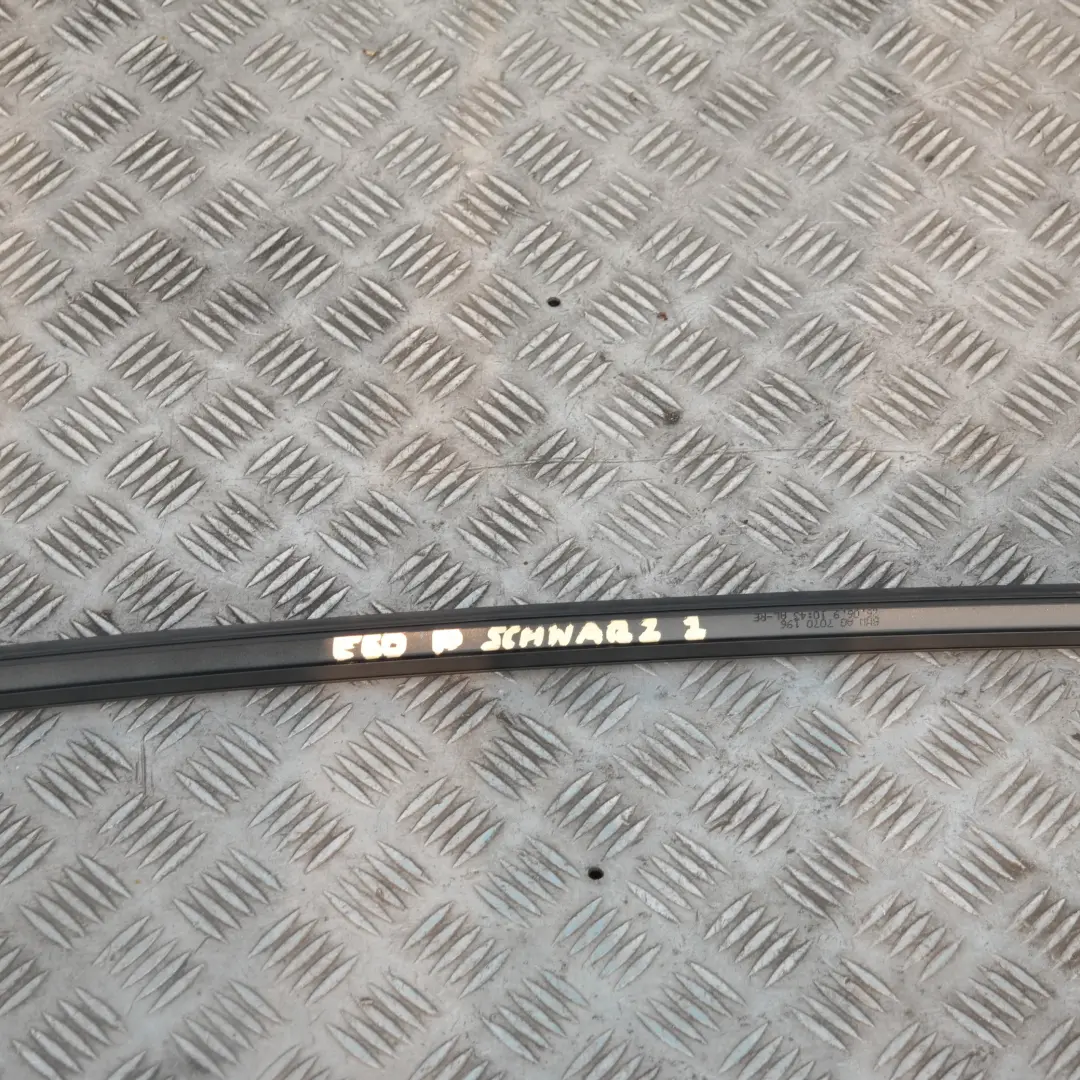 Listwa dachu dachowa prawa schwarz II do BMW E60 o numerze 7070196 BMW E60 Listwa dachu dachowa prawa schwarz II - SKU 0031142-SCH - Numer Części 7070196