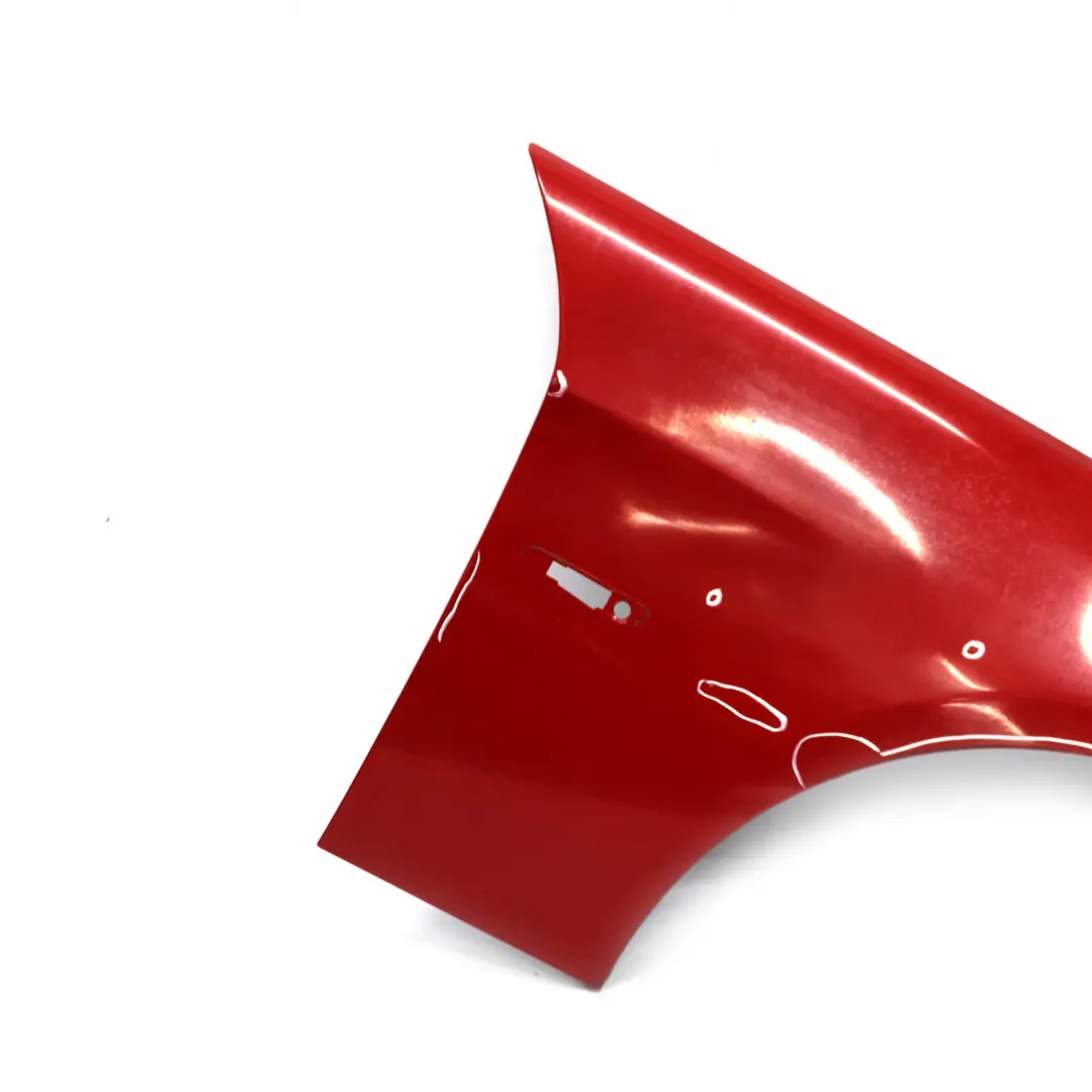 BMW E90 E91 Błotnik prawy przód Karmesinrot A61 - SKU 7135680-KAR2 - Numer Części 7135680