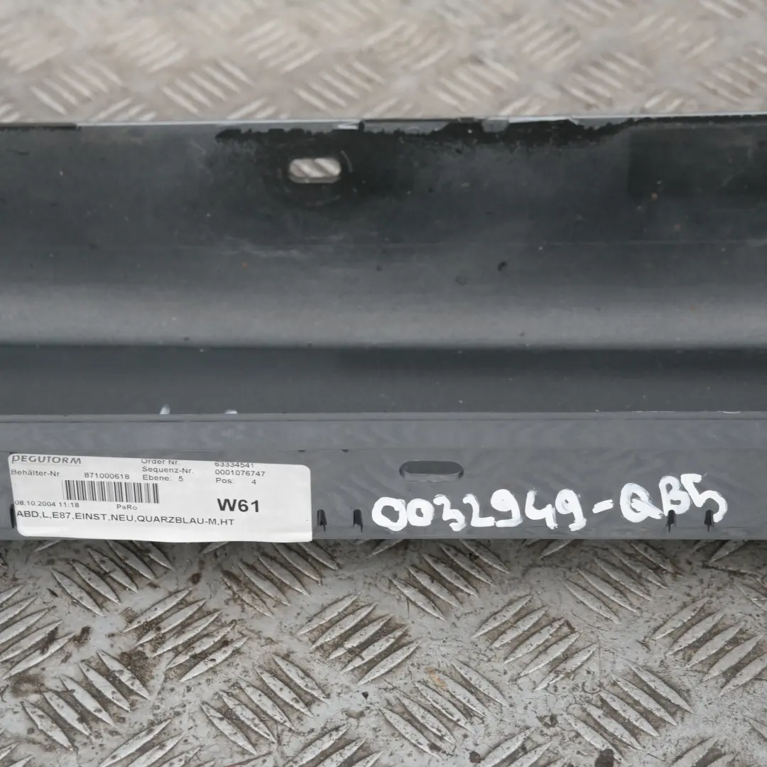 Nakładka próg lewy Quarzblau A18 do BMW E87 o numerze 51770032949 BMW E87 Nakładka próg lewy Quarzblau A18 - SKU 0032949-QB5 - Numer Części 51770032949