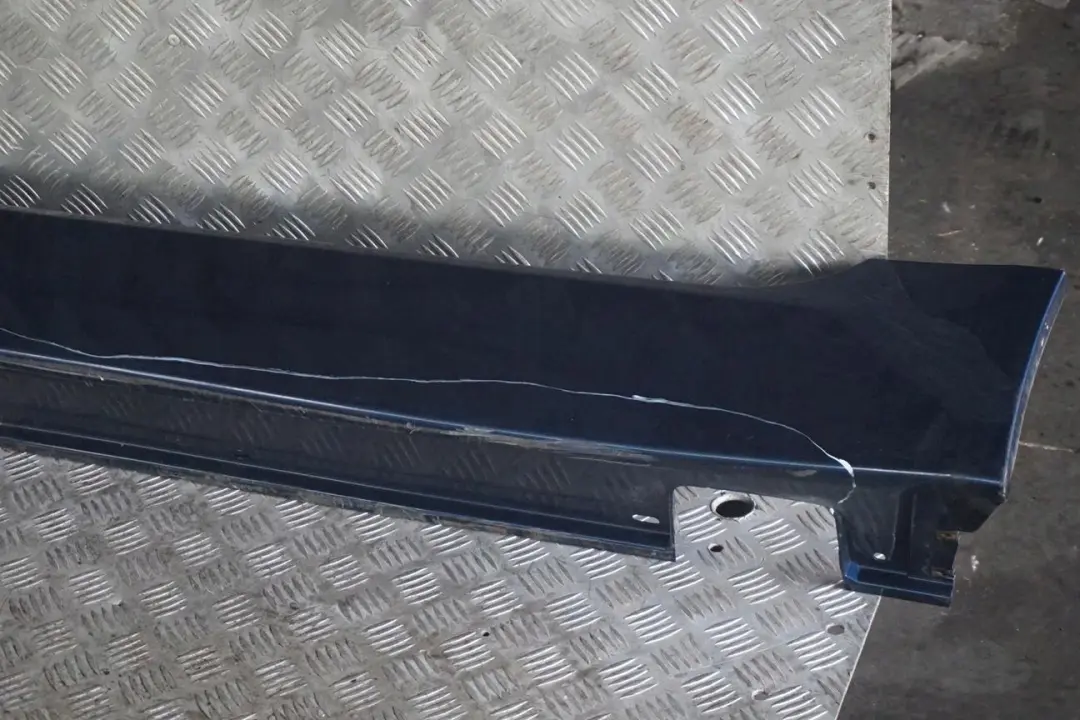 Bas de Porte Blende Seuil a Gauche Bleu des Mers Profondes pour BMW 5 E60 E61 LCI 2 à propos du numéro de pièce 0422464 BMW 5 E60 E61 LCI 2 Bas de Porte Blende Seuil a Gauche Bleu des Mers Profondes - SKU 0422464-DSB2 - Numéro de pièce 0422464