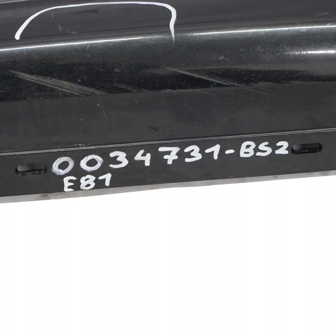Sill Strip Faldon Lateral Izquierdo Negro Zafiro - 475 para BMW E81 E82 E88 2 M Sport con número de pieza 0034731 BMW E81 E82 E88 2 M Sport Sill Strip Faldon Lateral Izquierdo Negro Zafiro - 475 - SKU 0034731-BS2 - Número de pieza 0034731