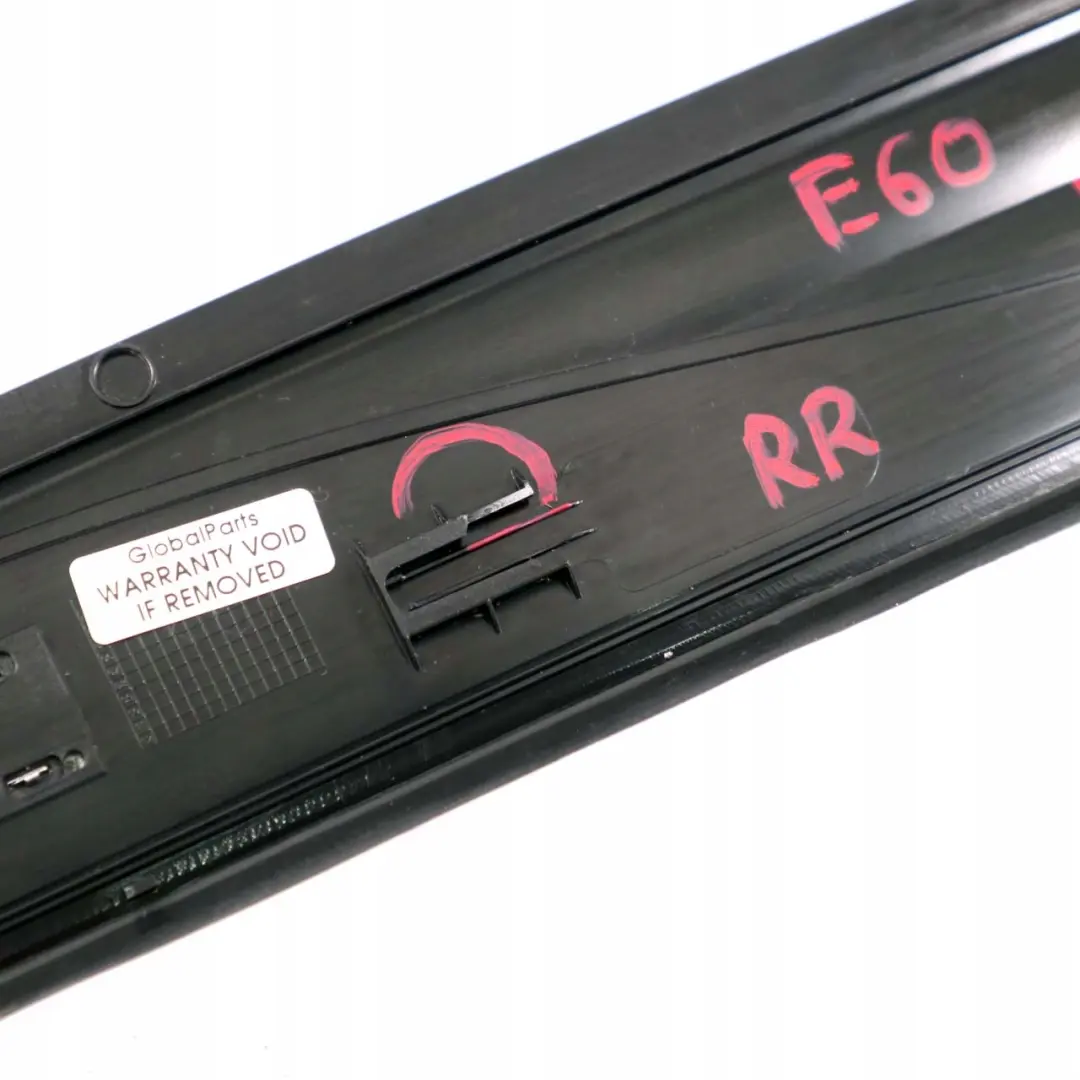 Osłona listwa próg prawy tył do BMW E60 E61 o numerze 7034306 BMW E60 E61 Osłona listwa próg prawy tył - SKU 7034306 - Numer Części 7034306