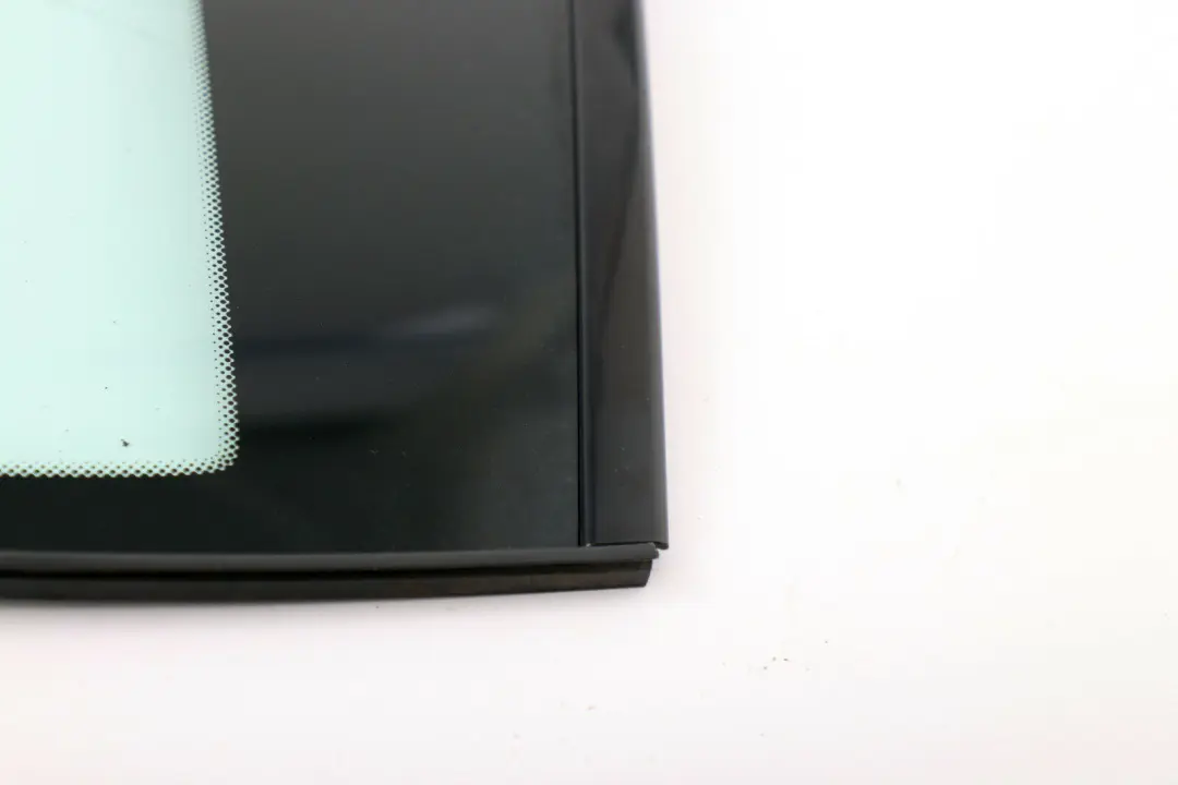 Szyba karoseryjna lewa lewy tył do BMW E82 o numerze 2996095 BMW E82 Szyba karoseryjna lewa lewy tył - SKU 2996095 - Numer Części 2996095