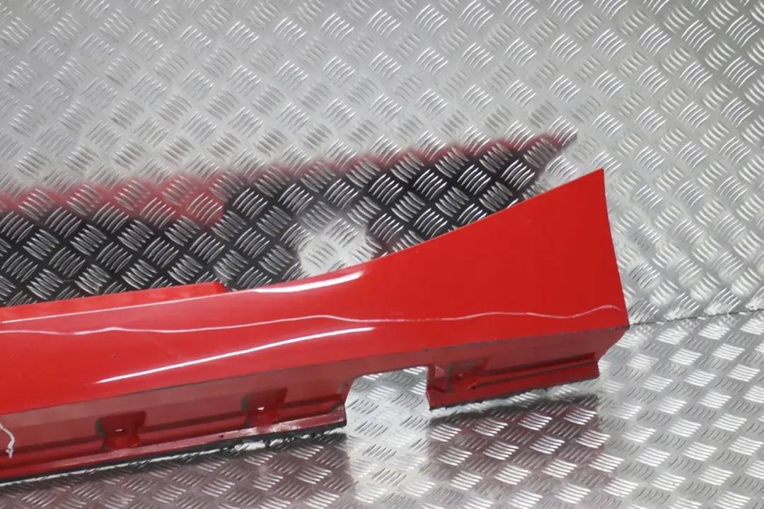 Listello Portiera Destra Rosso Chiaro Rosso - 314 per BMW Z4 E85 E86 con numero di parte 0031108 BMW Z4 E85 E86 Listello Portiera Destra Rosso Chiaro Rosso - 314 - SKU 0031108-HELL - Numero di parte 0031108
