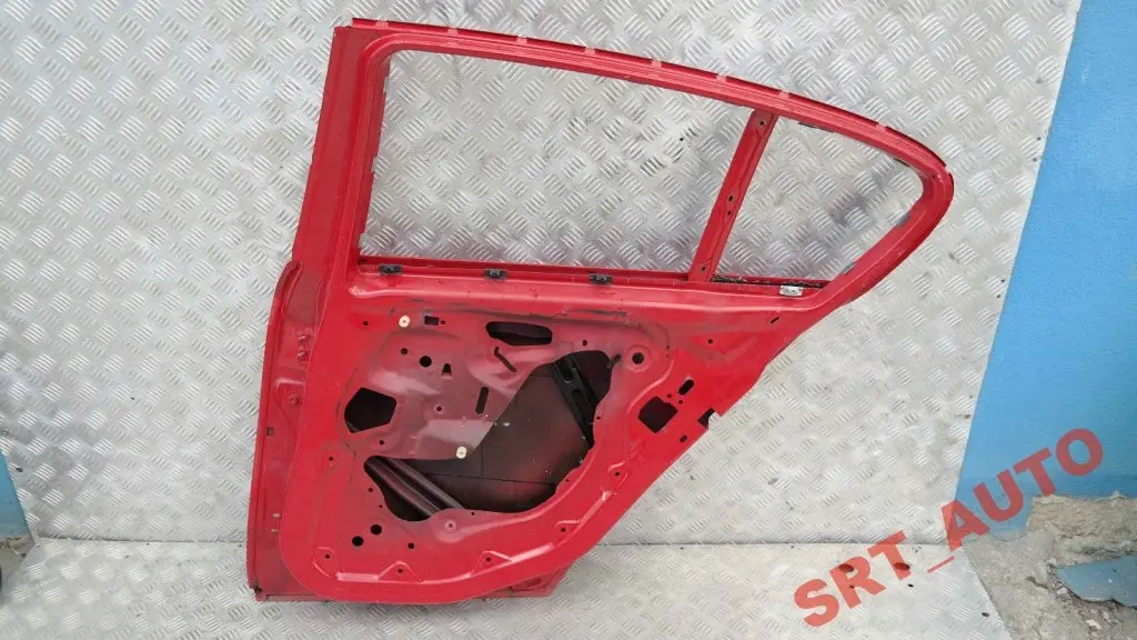 drzwi prawe tylne tył karmesinrot do BMW 1 E87 o numerze 41527191018 BMW 1 E87 drzwi prawe tylne tył karmesinrot - SKU 7191018-KAR3 - Numer Części 41527191018