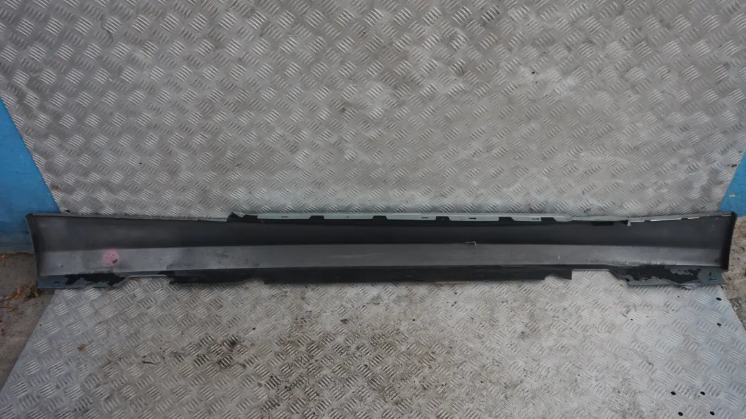 BMW E81 E82 E88 Bas de Porte Couverture Seuil A Gauche Vert Patagonie Metallic - SKU 0036143-PTG - Numéro de pièce 36143