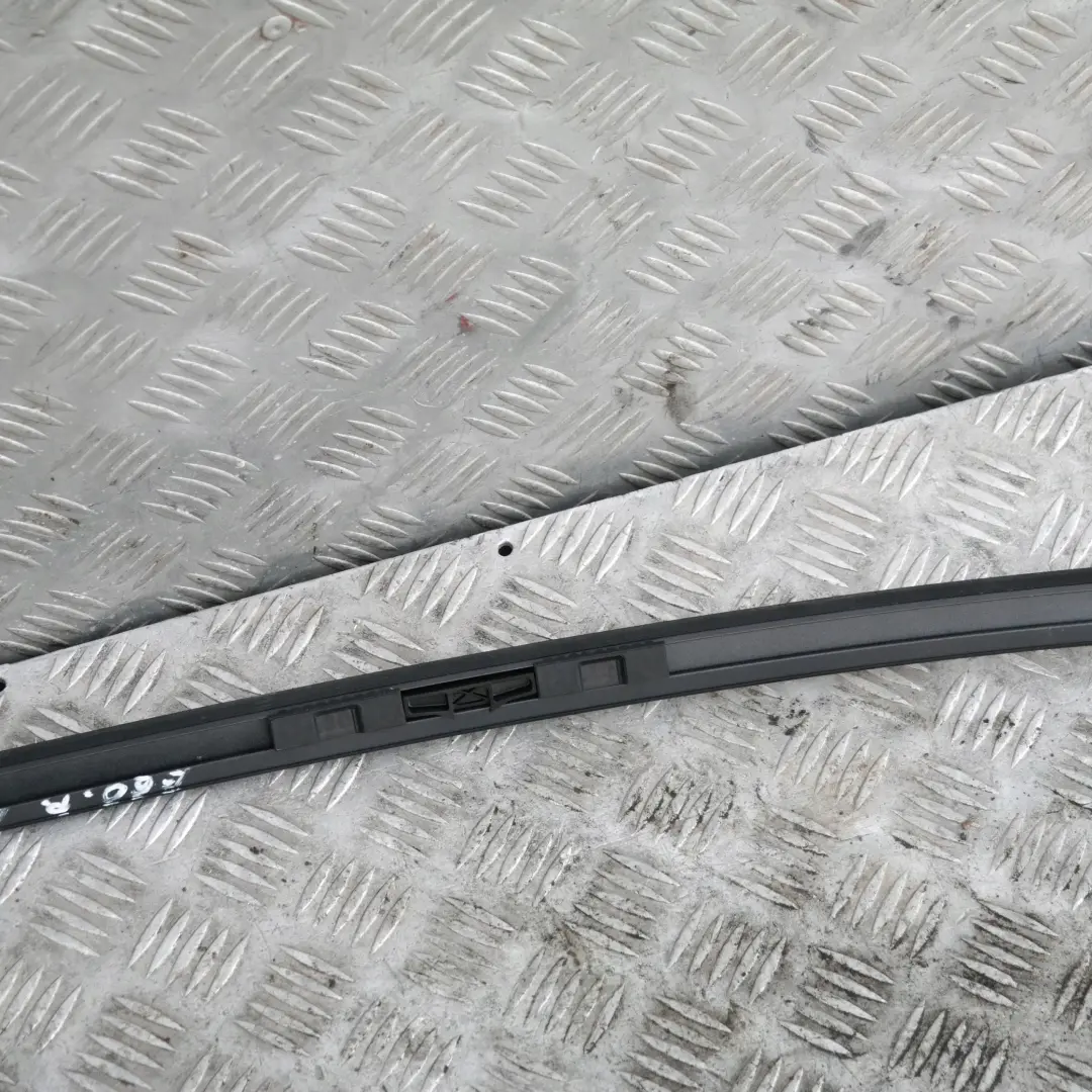 Modanatura tetto destro Ringhiera grondaia O/S Grigio Ametista per BMW Serie 5 E60 con numero di parte 7070196 BMW Serie 5 E60 Modanatura tetto destro Ringhiera grondaia O/S Grigio Ametista - SKU 0031142-AG - Numero di parte 7070196