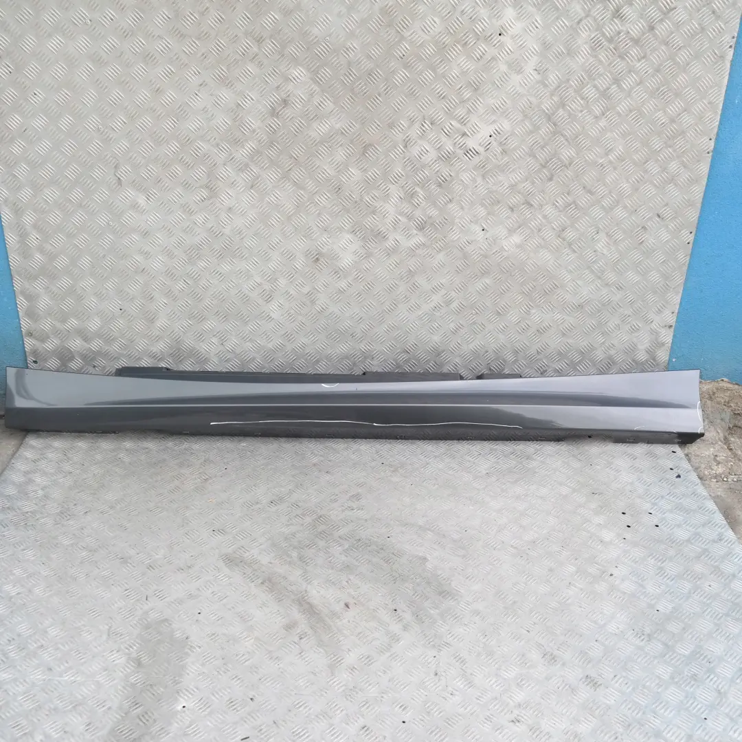 Faldón lateral izquierdo Grafito Metálico Brillante para BMW E87N LCI con número de pieza 36145 BMW E87N LCI Faldón lateral izquierdo Grafito Metálico Brillante - SKU 0036145-SG2 - Número de pieza 36145