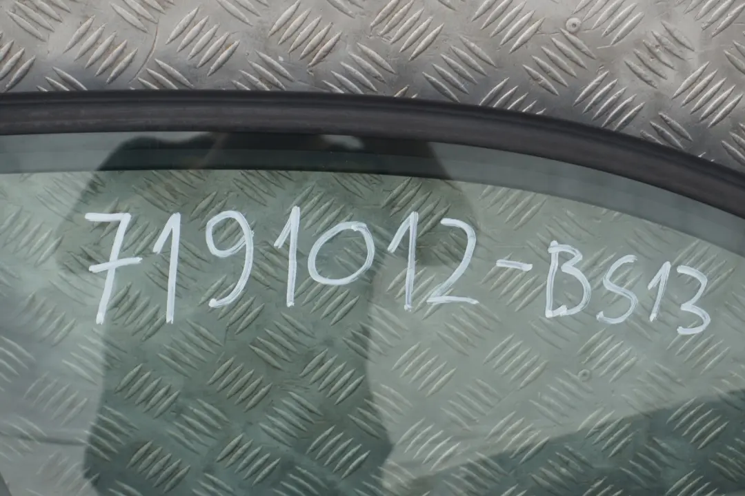 Droite Noir Saphir Metallise - 475 pour BMW E87 E87N LCI Porte Avant à propos du numéro de pièce 7191012 BMW E87 E87N LCI Porte Avant Droite Noir Saphir Metallise - 475 - SKU 7191012-BS13 - Numéro de pièce 7191012