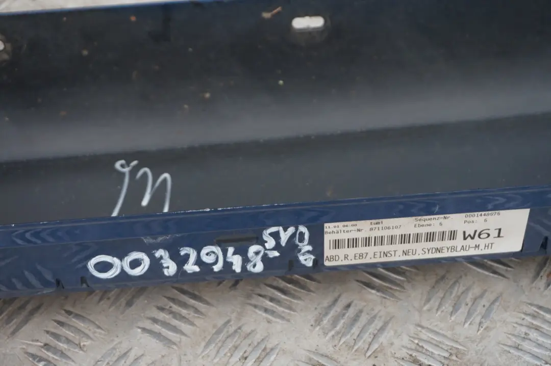 Listello Portiera Apertura Gonna Destra Blu Sydney Metallizzato A19 per BMW E87 con numero di parte 32948 BMW E87 Listello Portiera Apertura Gonna Destra Blu Sydney Metallizzato A19 - SKU 0032948-SYD6 - Numero di parte 32948