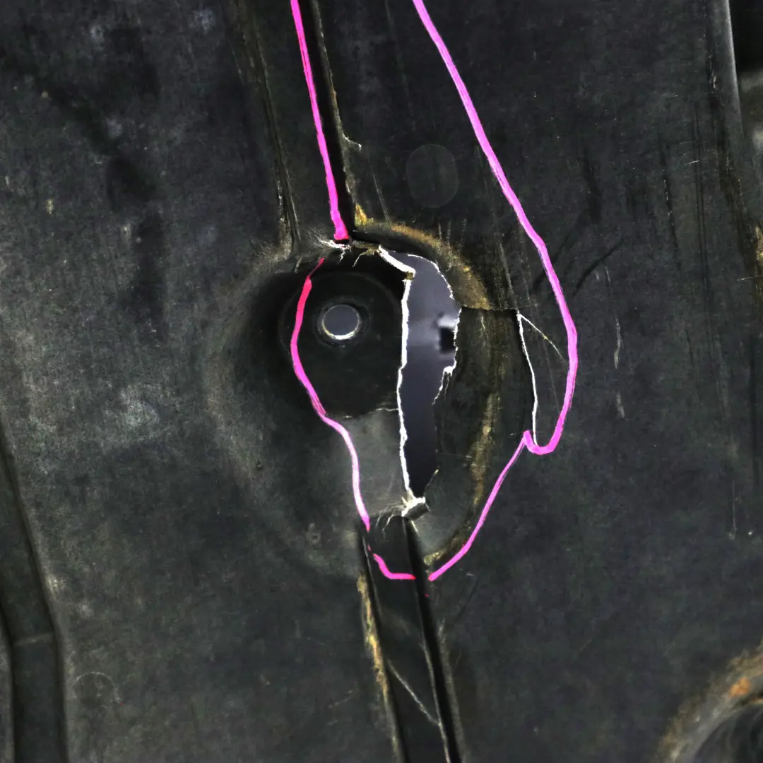 Osłona płyta pod silnik silnika benzyna do BMW E87 o numerze 7129318 BMW E87 Osłona płyta pod silnik silnika benzyna - SKU 7129318-2 - Numer Części 7129318