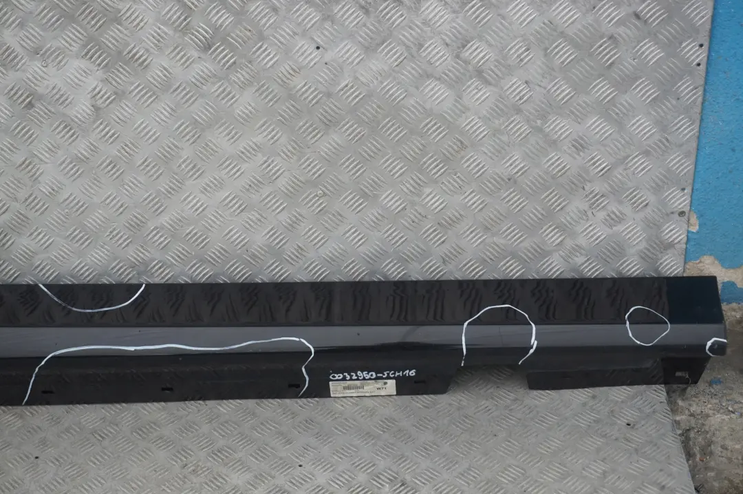 Sill Strip Side Skirt Right O/S Schwarz Black 2 - 668 to BMW 3 Series 16 E90 E91 with Part number 0032950 BMW 3 Series 16 E90 E91 Sill Strip Side Skirt Right O/S Schwarz Black 2 - 668 - SKU 0032950-SCH16 - Part number 0032950
