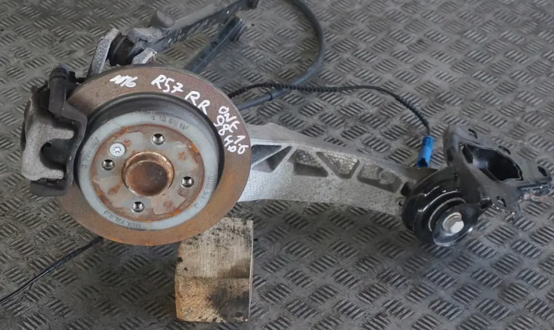 98hp Trasera Derecha O / S Pierna Suspension Freno Hub para Mini R57 Cabrio One N16 con número de pieza 6795660 Mini R57 Cabrio One N16 98hp Trasera Derecha O / S Pierna Suspension Freno Hub - SKU 6795660-4 - Número de pieza 6795660
