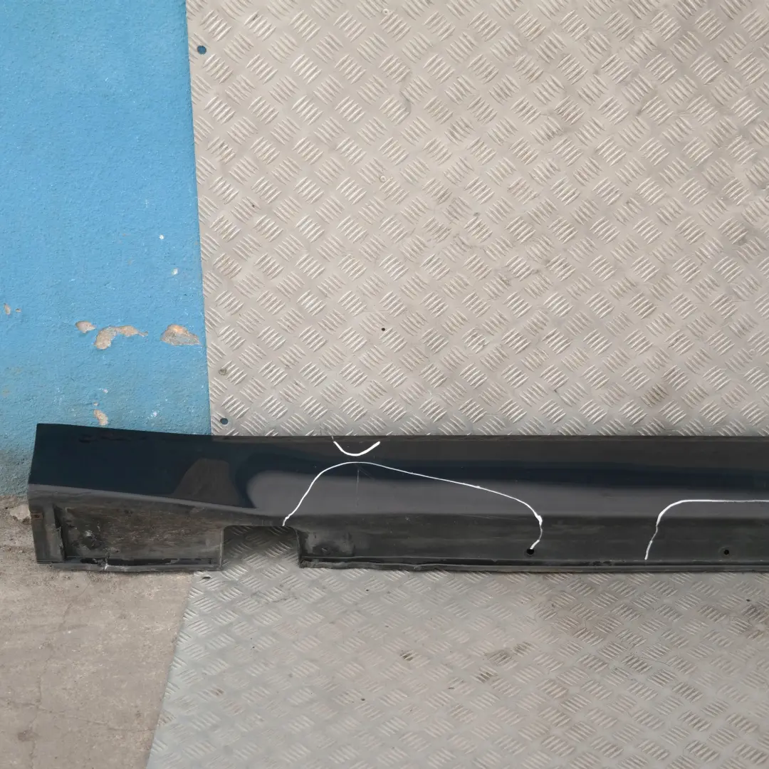 Faldón Cubrepuertas Izquierdo Zafiro Negro Metalizado - 475 para BMW E65 con número de pieza 140037 BMW E65 Faldón Cubrepuertas Izquierdo Zafiro Negro Metalizado - 475 - SKU 0140037-BS - Número de pieza 140037