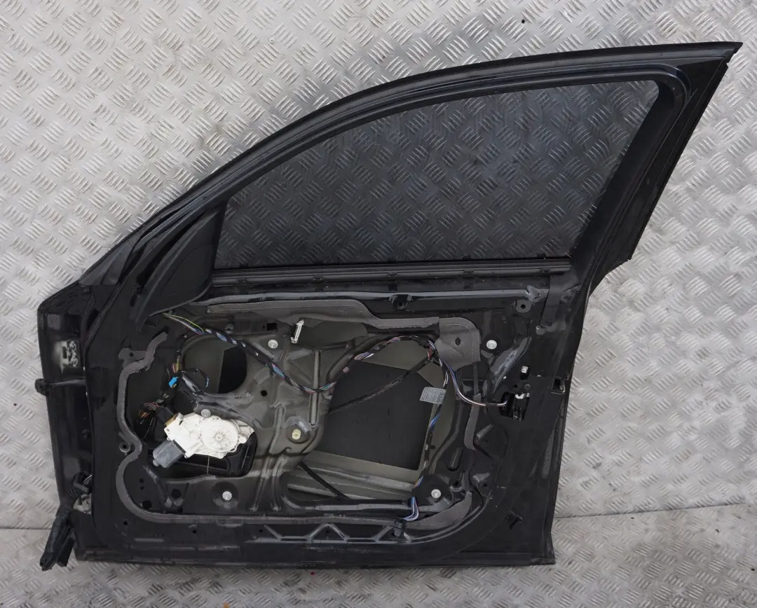 Door Front Right O/S Black Sapphire Metallic - 475 to BMW 1 SERIES 20 E87 E87N with Part number 7191012 BMW 1 SERIES 20 E87 E87N Door Front Right O/S Black Sapphire Metallic - 475 - SKU 7191012-BS20 - Part number 7191012