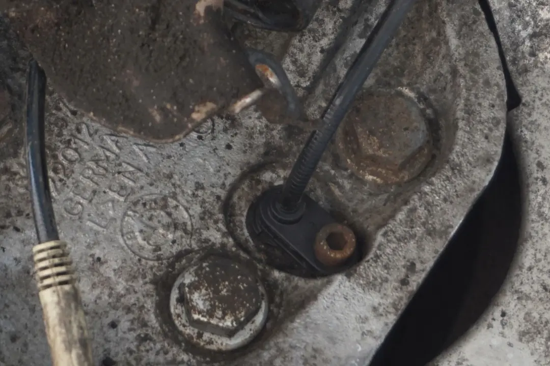 M57N2 Amortyzator zwrotnica lewa do BMW E91 330d o numerze 6786013 BMW E91 330d M57N2 Amortyzator zwrotnica lewa - SKU 6786013-2 - Numer Części 6786013