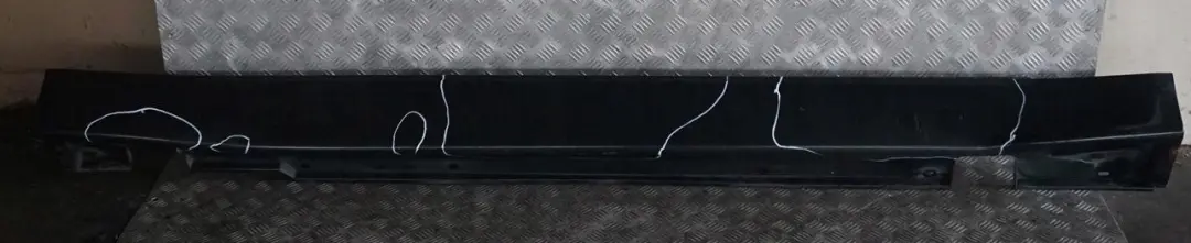 Door Sill Cover Skirt Right O/S Oxfordgruen Oxford Green 430 to BMW 7 Series E65 with Part number 0140038 BMW 7 Series E65 Door Sill Cover Skirt Right O/S Oxfordgruen Oxford Green 430 - SKU 0140038-OXF - Part number 0140038