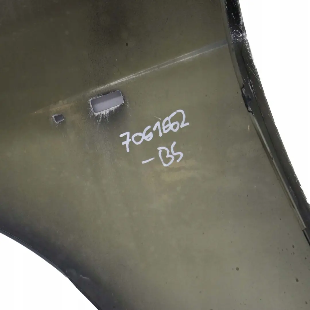 Błotnik prawy przód titansilber do BMW E65 E66 E67 o numerze 7061662 BMW E65 E66 E67 Błotnik prawy przód titansilber - SKU 7061662-TS - Numer Części 7061662
