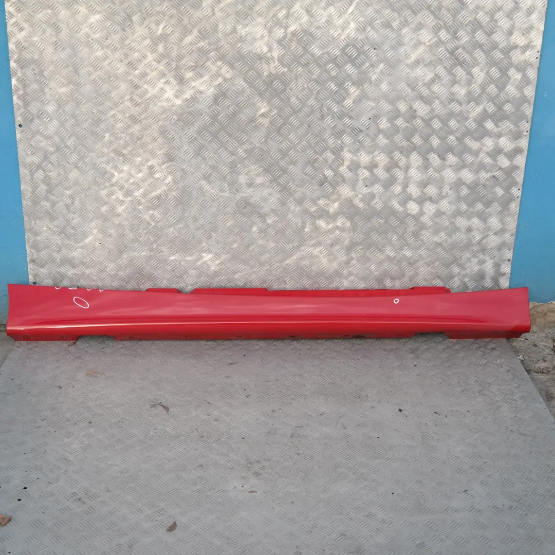 Faldón lateral derecho Japanrot Red Rot - 438 para BMW E87 con número de pieza 51770032948 BMW E87 Faldón lateral derecho Japanrot Red Rot - 438 - SKU 0032948-JR1 - Número de pieza 51770032948