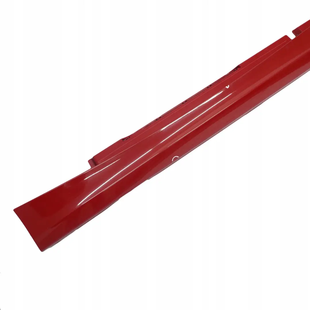 Sill Strip Faldon Lateral Izquierdo Karmesinrot Rojo Carmesi - A61 para BMW E87 LCI 5 con número de pieza 0036145 BMW E87 LCI 5 Sill Strip Faldon Lateral Izquierdo Karmesinrot Rojo Carmesi - A61 - SKU 0036145-KAR5 - Número de pieza 0036145