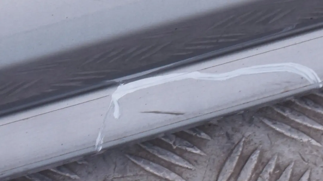 BMW X3 Serie E83 M Sport Barre D 'em Barquement Rock Argent Titane Argent 354 - SKU 0403480-SBG - Numéro de pièce 0403480