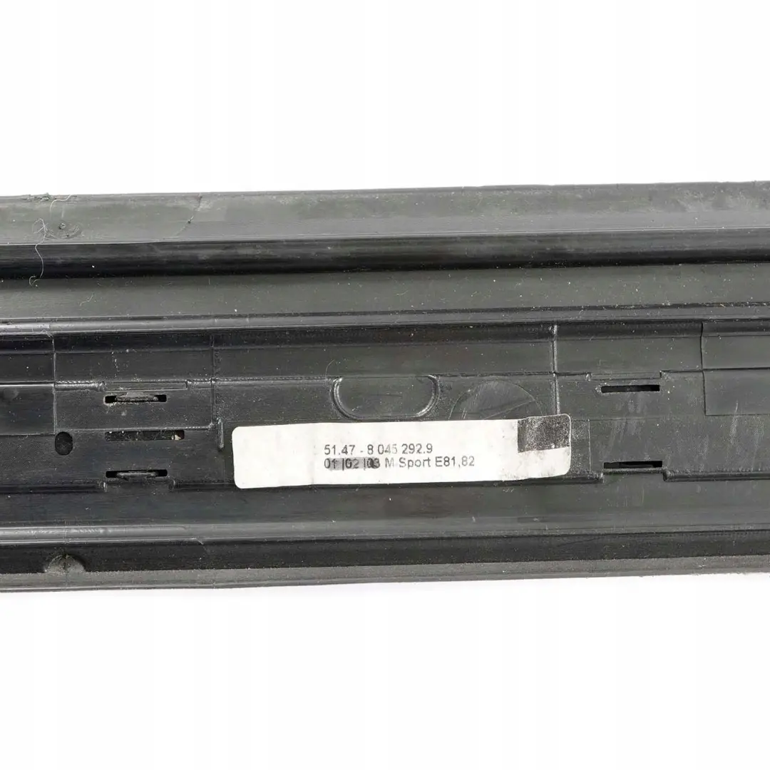 Striscia Copertura Pezzo Anteriore Destro per BMW E81 E82 M Sport con numero di parte 8045292 BMW E81 E82 M Sport Striscia Copertura Pezzo Anteriore Destro - SKU 8045292 - Numero di parte 8045292