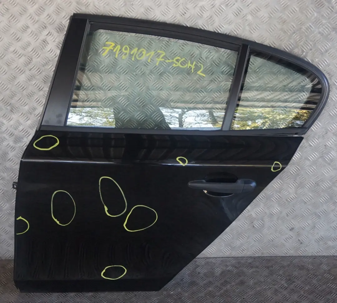 Puerta Trasera Izquierda Schwarz II Negro 2 - 668 para BMW 2 E87 con número de pieza 7191017 BMW 2 E87 Puerta Trasera Izquierda Schwarz II Negro 2 - 668 - SKU 7191017-SCH2 - Número de pieza 7191017