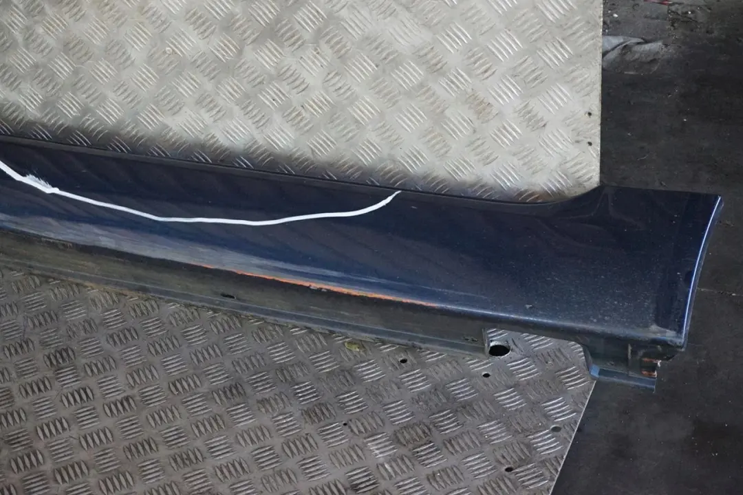 BMW E60 E61 LCI Puerta Sill Tapa Faldon Lateral Izquierda Tiefseeblau Azul - A76 - SKU 0422464-DSB1 - Número de pieza 0422464