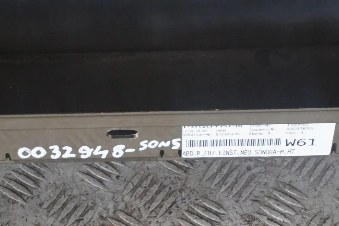 Listello Portiera Apertura Gonna Destra Sonora Metallizzato A23 per BMW E87 con numero di parte 0032948 BMW E87 Listello Portiera Apertura Gonna Destra Sonora Metallizzato A23 - SKU 0032948-SON5 - Numero di parte 0032948