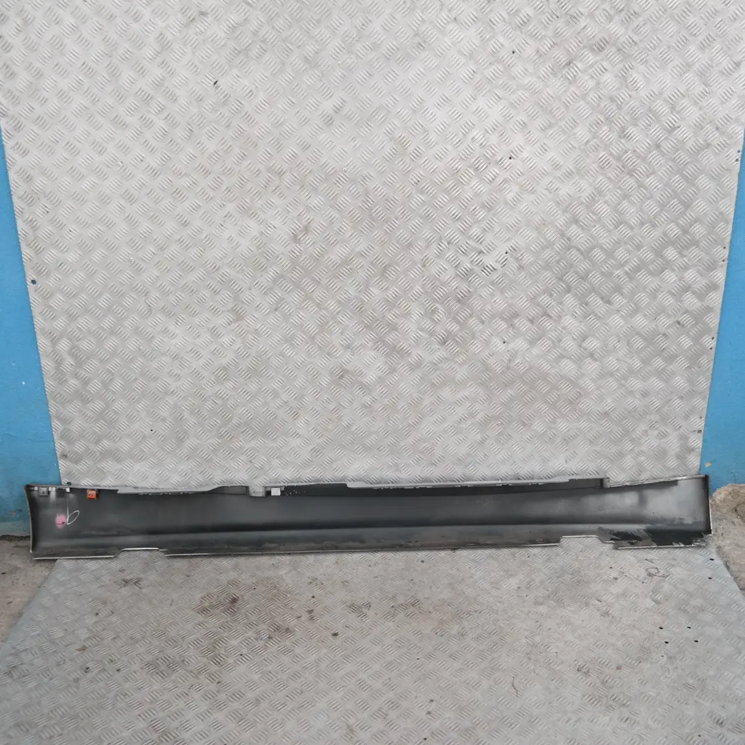 Nakładka próg lewy titansilber 354 do BMW E87 o numerze 32949 BMW E87 Nakładka próg lewy titansilber 354 - SKU 0032949-TS14 - Numer Części 32949