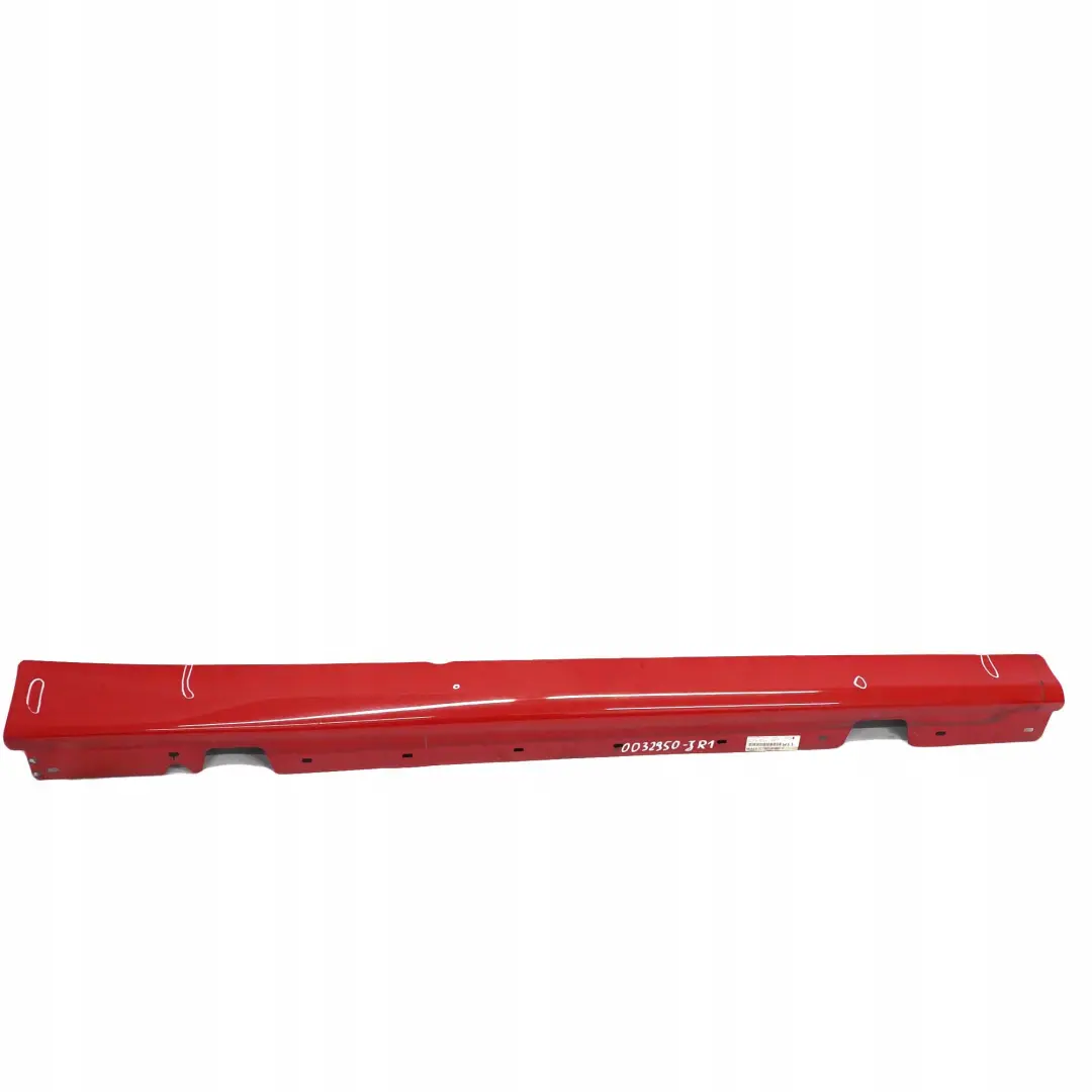 Sill Strip Faldon Lateral Derecho Japanrot Rojo - 438 para BMW E90 E91 con número de pieza 0032950 BMW E90 E91 Sill Strip Faldon Lateral Derecho Japanrot Rojo - 438 - SKU 0032950-JR1 - Número de pieza 0032950