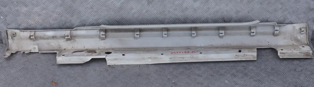 Abdeckung Schweller links Pepper White Pfeffer Weiß für BMW MINI Cooper R56 R57 mit Teilenummer 0430299 BMW MINI Cooper R56 R57 Abdeckung Schweller links Pepper White Pfeffer Weiß - SKU 0430299-PW - Teilenummer 0430299