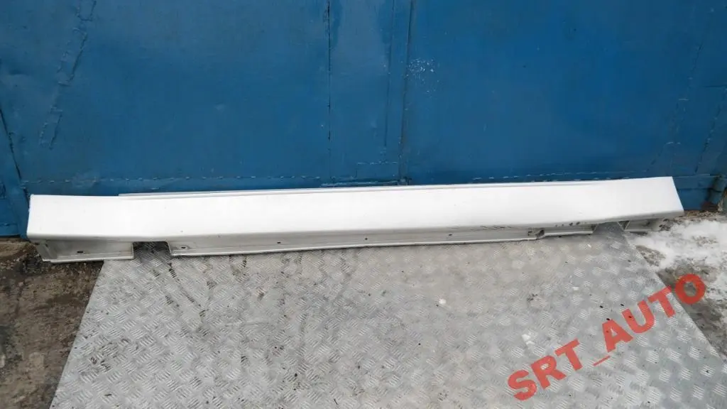BMW E65 Door Sill Cover Skirt Left Titansilber Titan Silver - SKU 0140037-TS - Número de pieza 0140037-TS