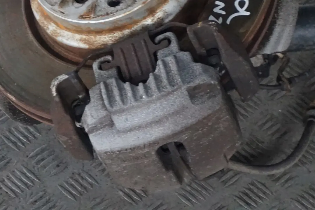 BMW E91 330d M57N2 M Sport Delantero Izquierdo Muelle Strut Suspension Pierna - SKU 6786015 - Número de pieza 6786015
