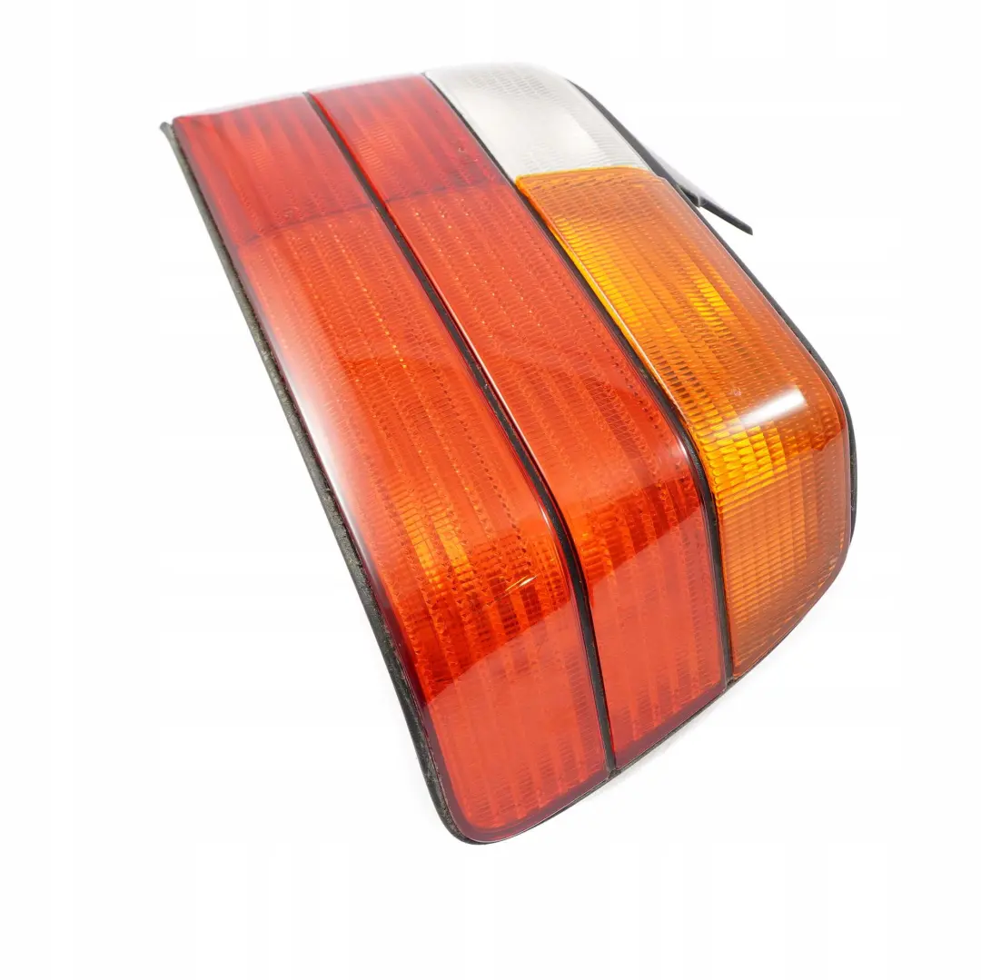 Lampa tylna prawa prawy tył do BMW E36 Sedan o numerze 1387362 BMW E36 Sedan Lampa tylna prawa prawy tył - SKU 1387362 - Numer Części 1387362