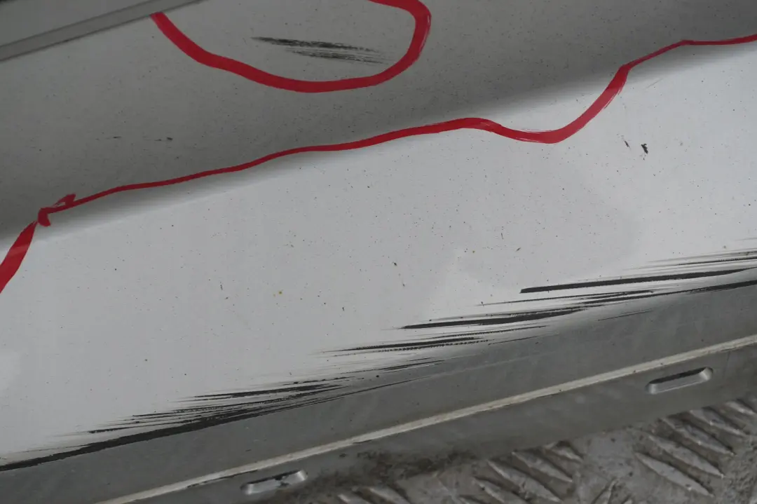 Sill Strip Faldon Izquierdo Titansilber Titan Silver para BMW 5 E81 E82 E88 con número de pieza 0036143 BMW 5 E81 E82 E88 Sill Strip Faldon Izquierdo Titansilber Titan Silver - SKU 0036143-TS5 - Número de pieza 0036143