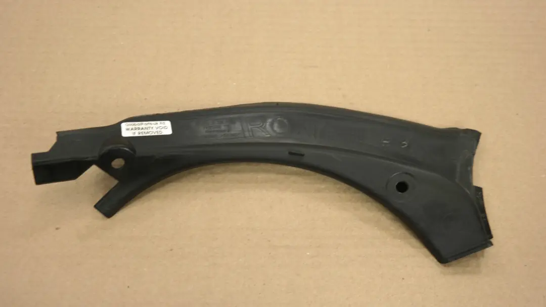 Osłona rynienka odwodnienia tył prawa do BMW E60 o numerze 7124408 BMW E60 Osłona rynienka odwodnienia tył prawa - SKU 7124408 - Numer Części 7124408