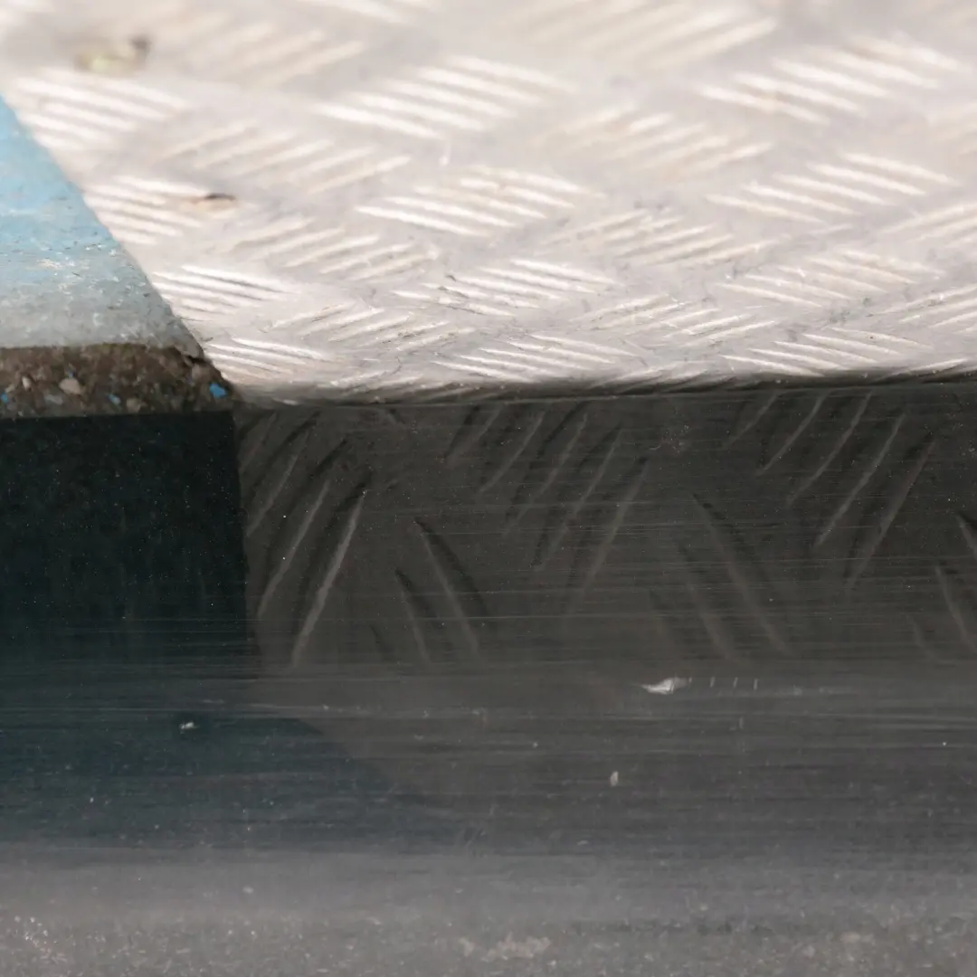 Bas de Porte Couverture Seuil a Gauche Noir Sapphire Metallic pour BMW 3 E90 E91 à propos du numéro de pièce 51770032951 BMW 3 E90 E91 Bas de Porte Couverture Seuil a Gauche Noir Sapphire Metallic - SKU 0032951-BS12 - Numéro de pièce 51770032951