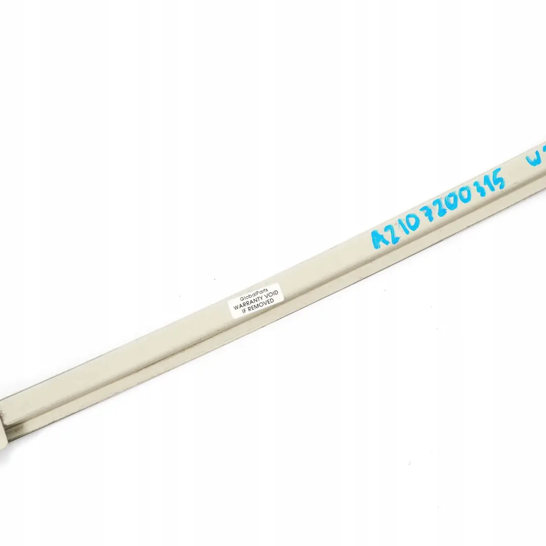 Mercedes-Benz W210 Leve-vitre Rail Guide Rail pour à propos du numéro de pièce A2107200315 Mercedes-Benz W210 Leve-vitre Rail Guide Rail - SKU A2107200315 - Numéro de pièce A2107200315