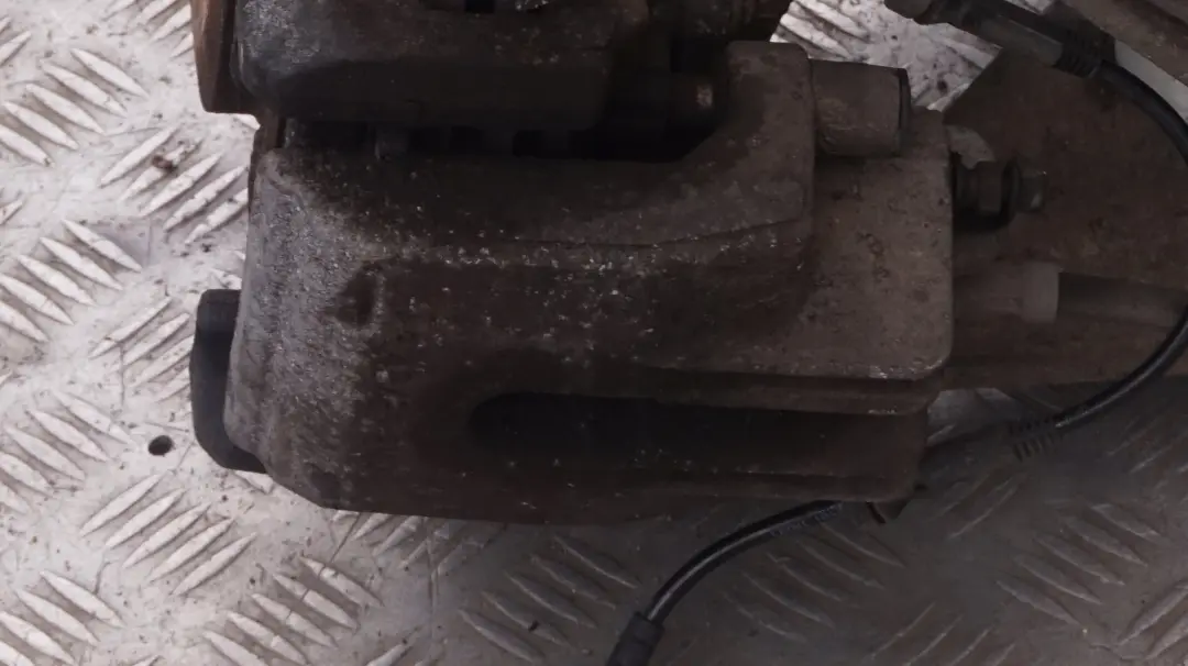 BMW E60 LCI 525i Zawieszenie zwrotnica lewy tył - SKU 6770905-2 - Numer Części 6770905