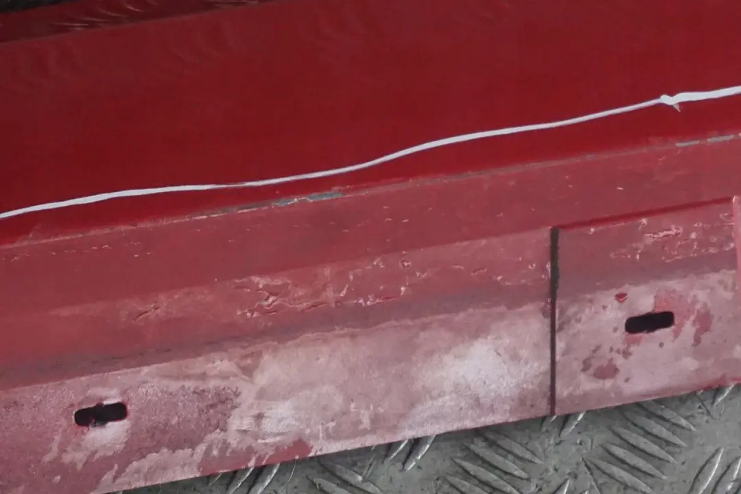 BMW E90 E91 LCI Listello Portiera Apertura Gonna SX Rosso-Cremisi Rossa - SKU 0037059-KAR1 - Numero di parte 0037059